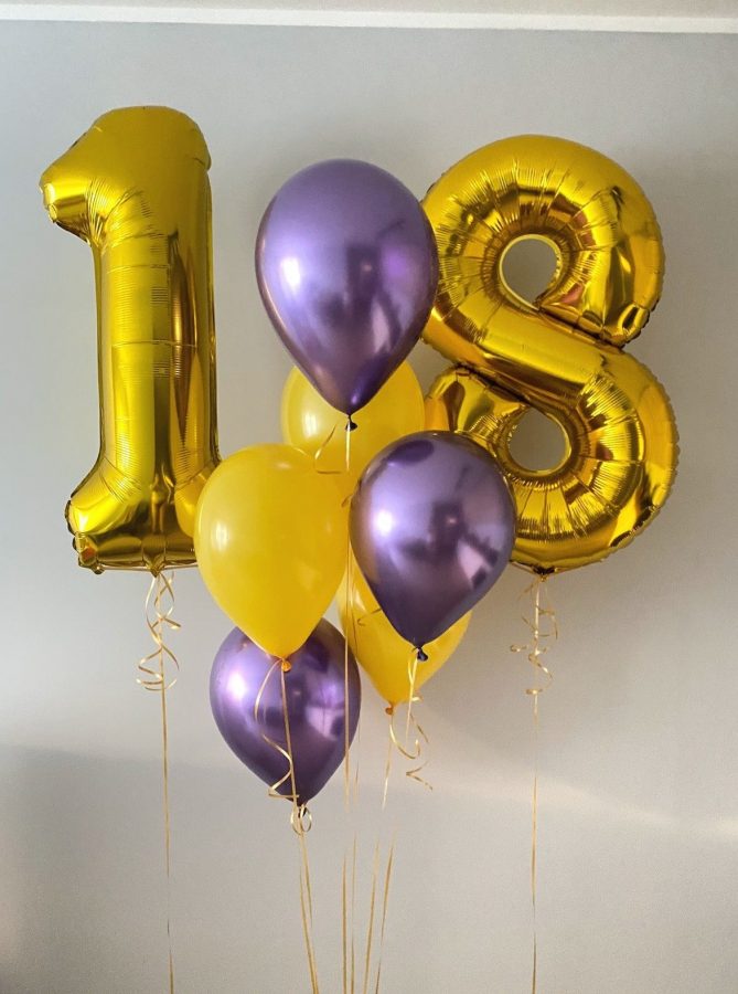 Bukiet z helem w żółtym i fioletowym kolorze z cyframi