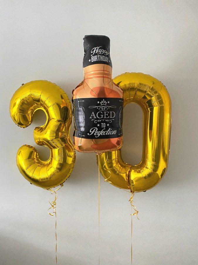 Balony cyfry z balonem whisky z helem