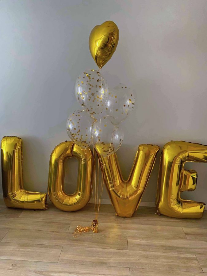 Balony w złotym kolorze LOVE w zestawie