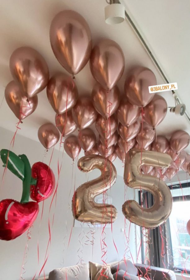 Dekoracje pokoju balonami pod sufit + wiśnie