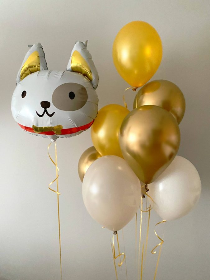 Bukiet balonowy w złotym kolorze z pieskiem