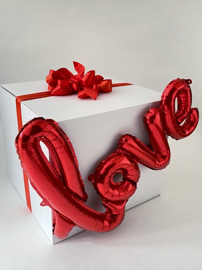 Pudełko z napisem love 50 x 50 cm