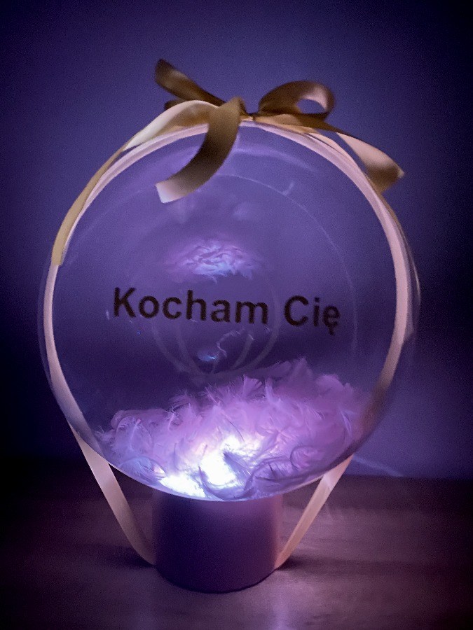 Balon w koszyku z wypełnieniem