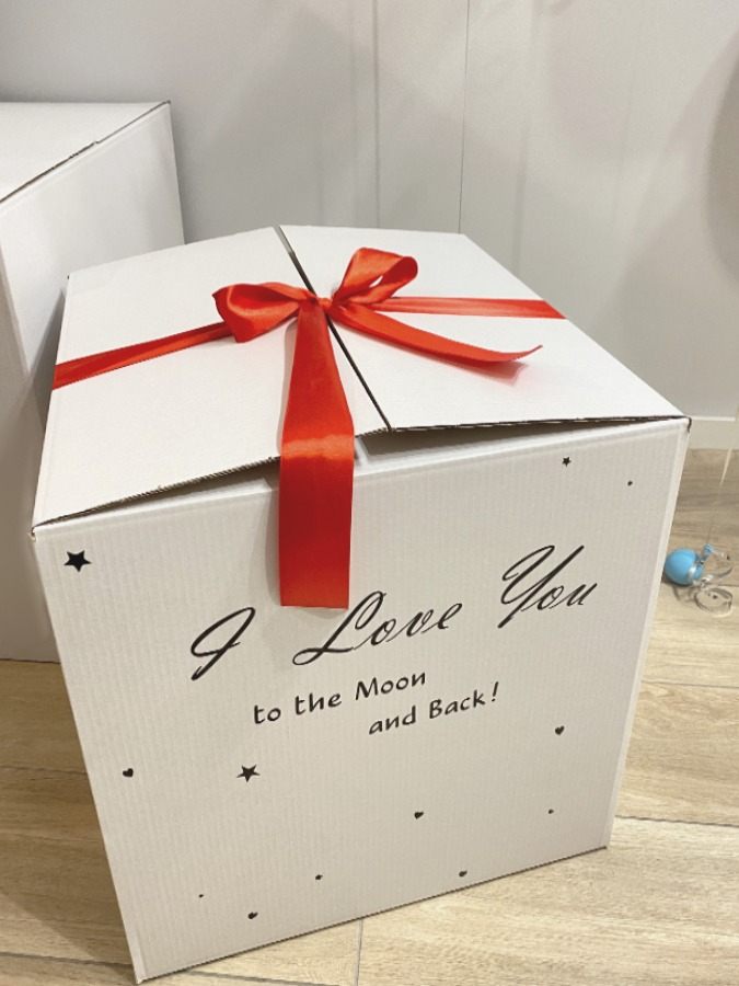 Box z napisem + kokarda