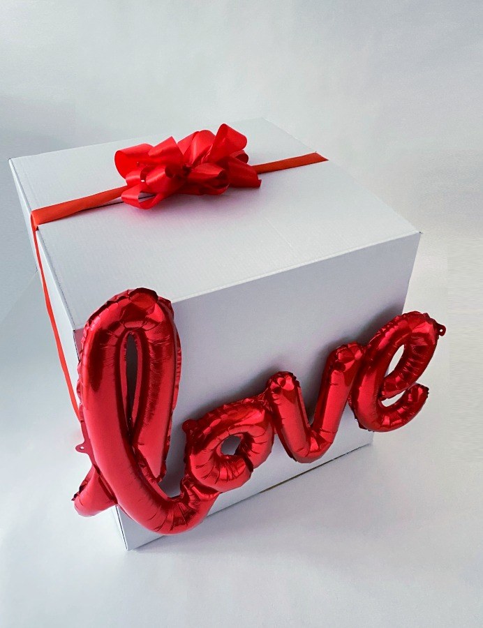 Pudełko z napisem love 60 x 60 cm