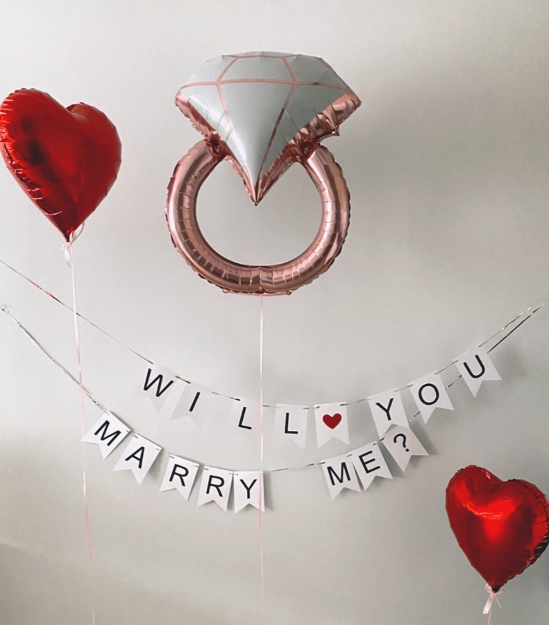 Will you marry me? Balonowy zestaw z dwoma sercami oraz pierścionkiem
