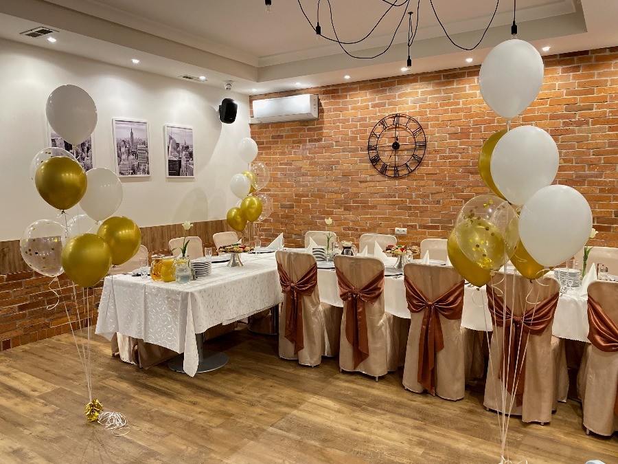 Trzy bukiety w biało-złotym kolorze z helem