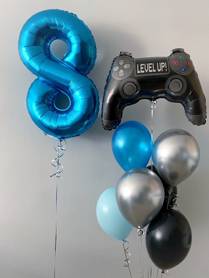 Zestaw urodzinowy z niebieską cyfrą