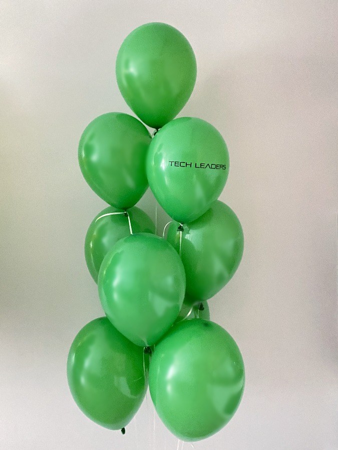 9 balonów lateksowych + napis w czarnym kolorze