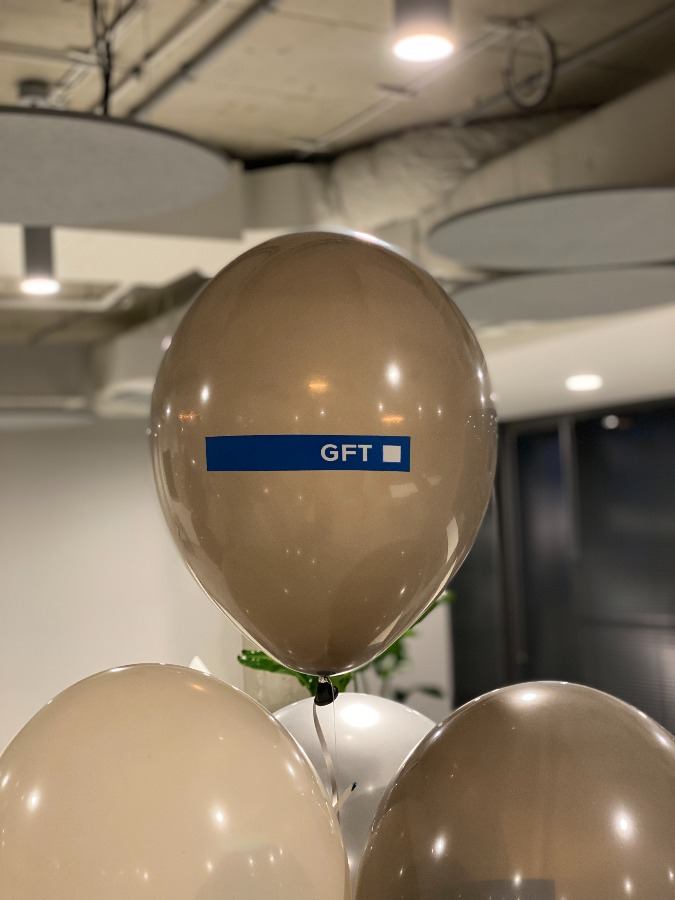 100 balonów z helem + logo w dwóch kolorach