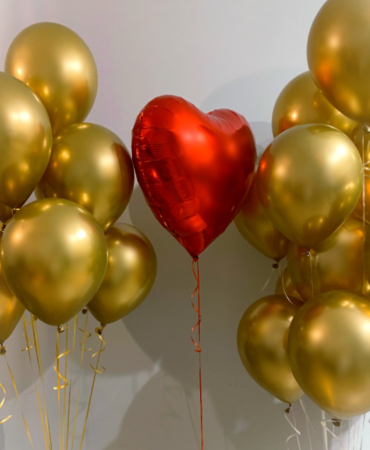 Balon serce z dwoma bukietami w złotym kolorze
