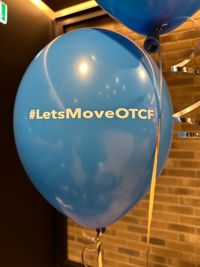 Kolorowy balon z helem + napis w jednym kolorze