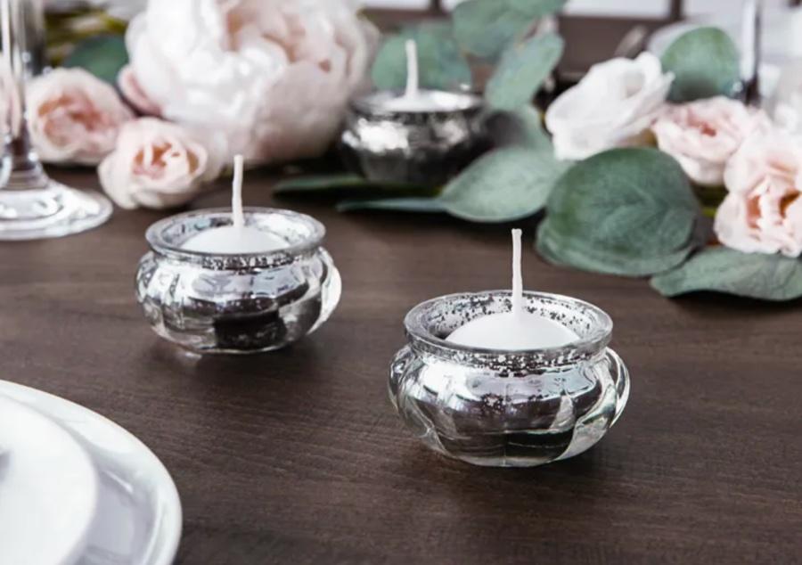 Mały świeczniki ze świecą