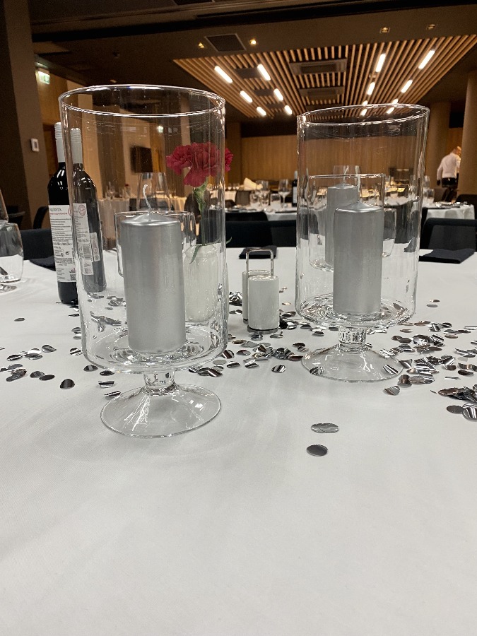 Piękny świecznik szklany na nodze + świeca