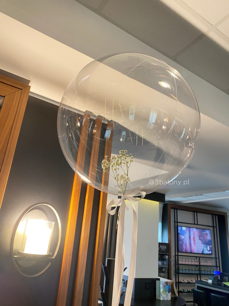 Balon Bubble z kwiatkami w środku