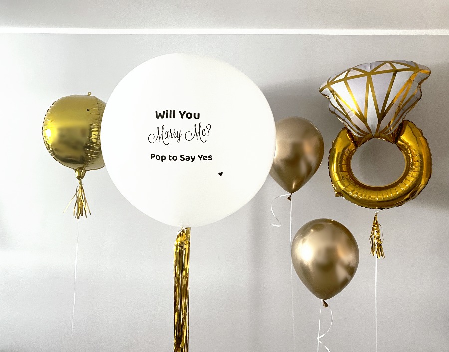 Zestaw balonów z helem: biały 90 cm, złote 30 cm, pierścionek foliowy 80 cm – idealna dekoracja!