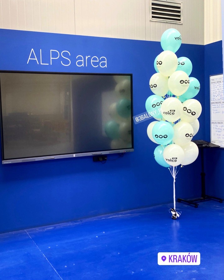 Balony z napisem po obu stron wypełnione helem