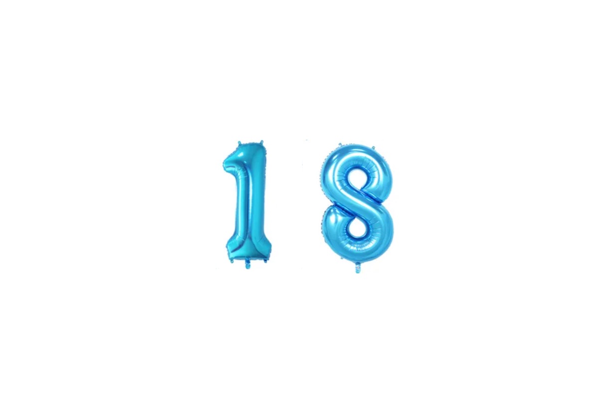 Niebieskie balony cyfry 1 i 8 z helem