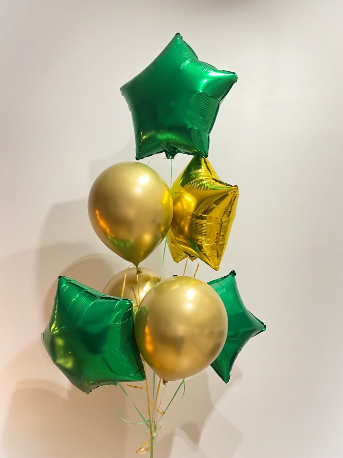 Balony w zielonym i złotym kolorze