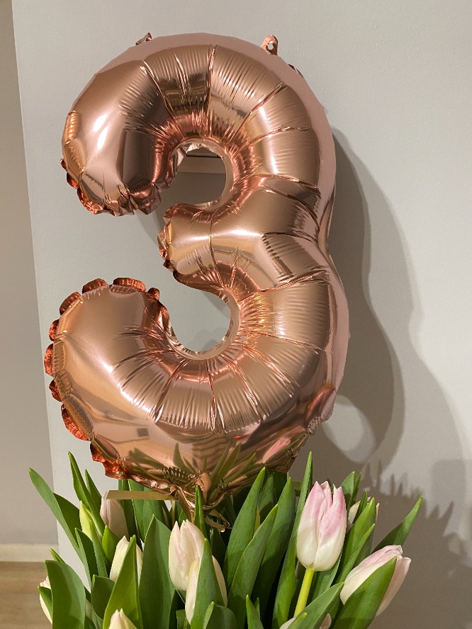 Mała cyfra 3 wypełniona powietrzem