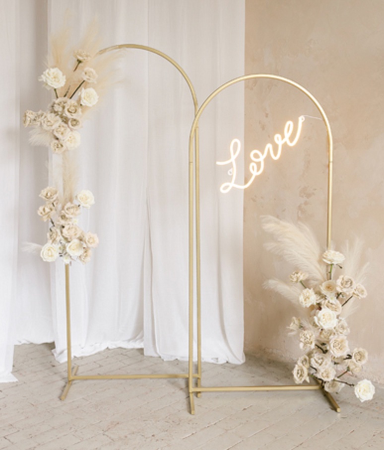 Wynajem Dekoracja na sali ślubnej – stojak półokrągły