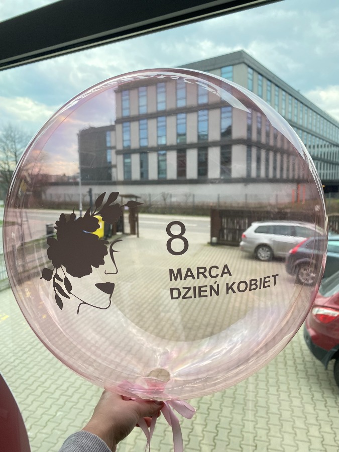 Balon z napisem 8 marca dzień kobiet
