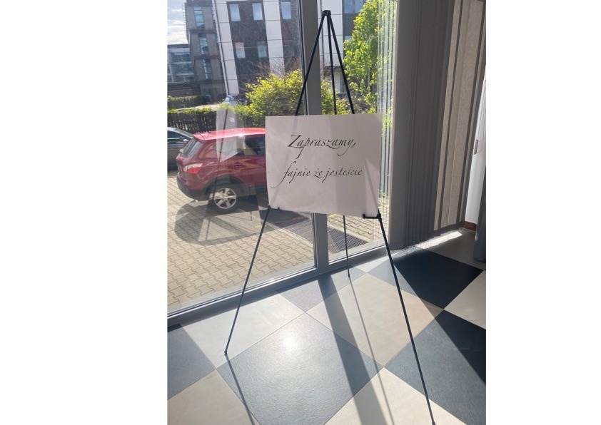 Sztaluga czarna + tło z napisem na powitanie