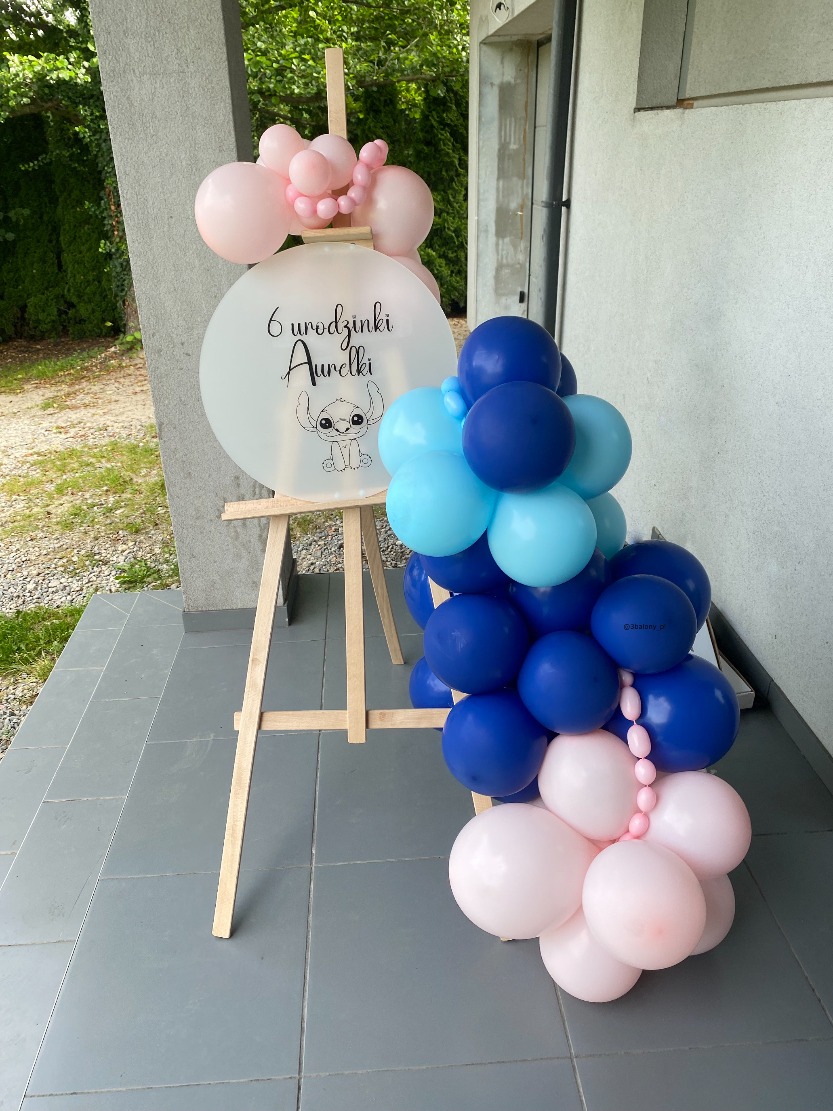 Drewniana sztaluga z napisem indywidualnym + bohater (zwrotna)