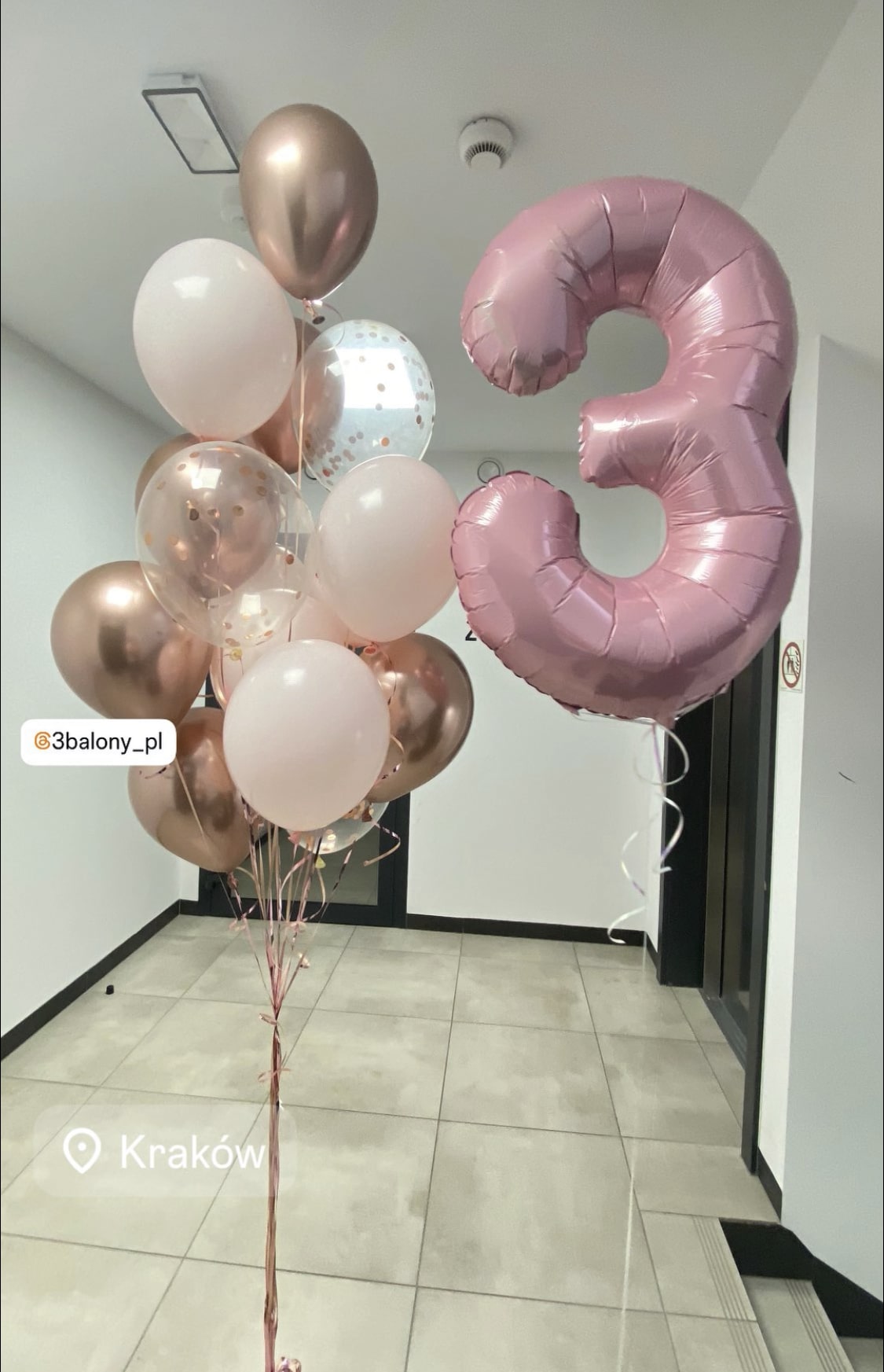 Balon cyfra 3 + bukiet z 15 balonów z helem