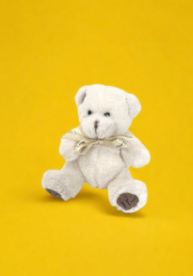 Biały pluszowy miś i love you