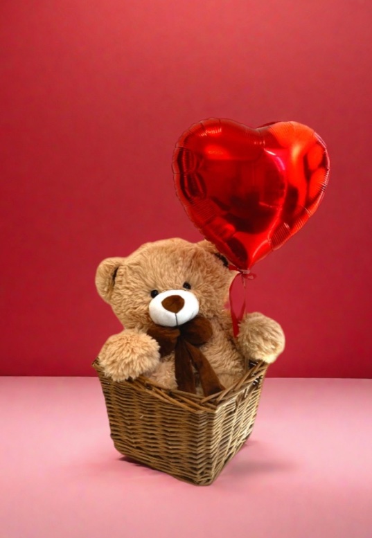 Pluszowy miś w koszyku