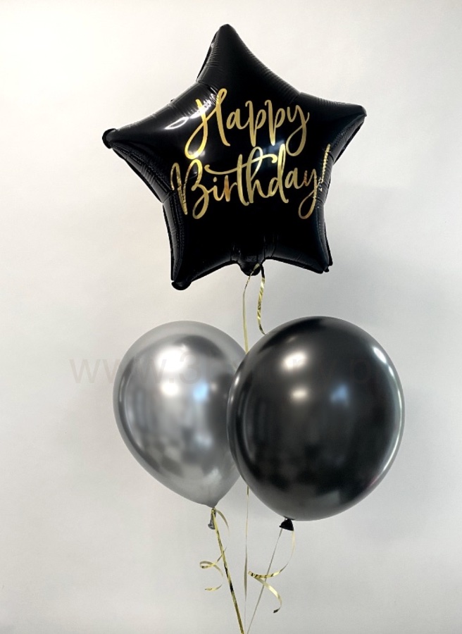 Czarna gwiazdka ze złotym napisem w bukiecie