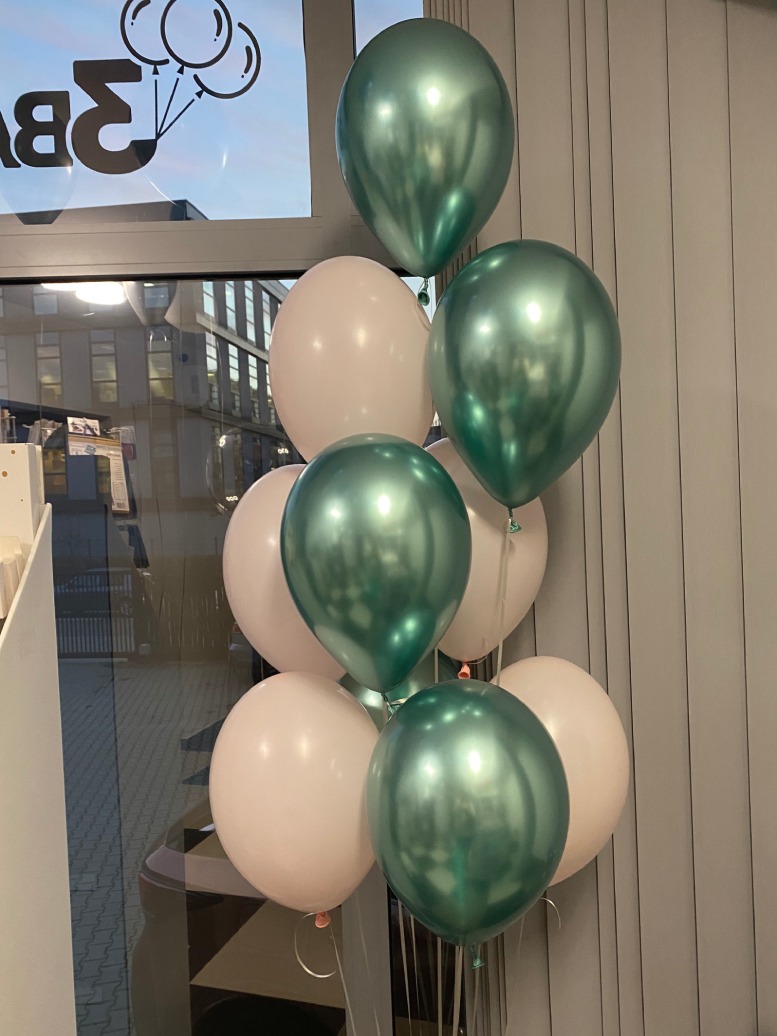 5 różowe i 5 zielone balony w jednym bukiecie