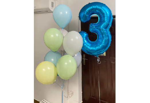 Bukiet balonowy na 3 urodziny z cyfrą w niebieskim kolorze