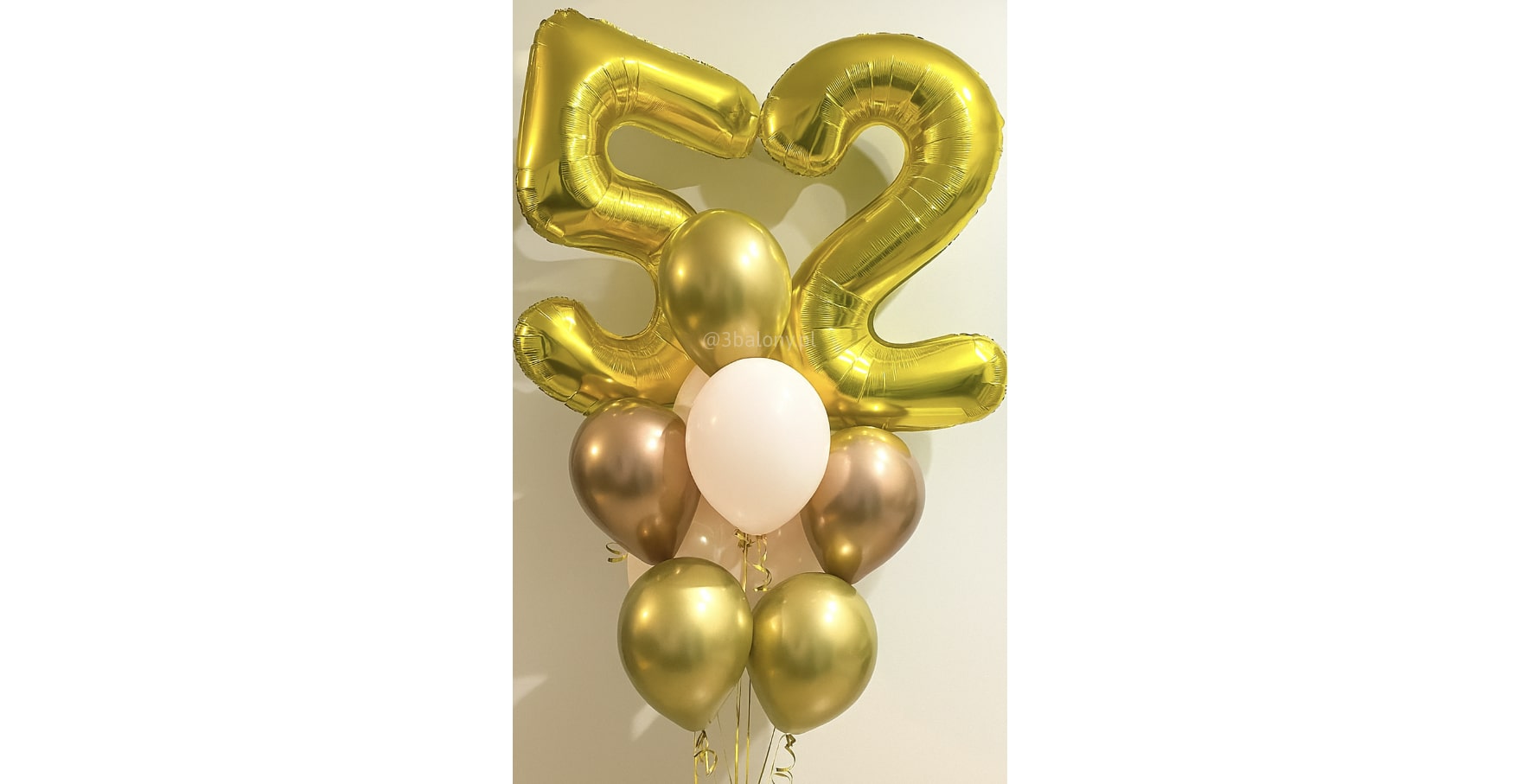 Bukiet urodzinowy z 8 balonów lateksowych oraz dwoma cyframi