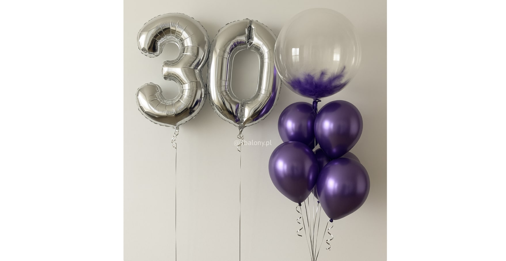 Balony cyfry 30 w kolorze srebrnym z bukietem w kolorze fioletowym