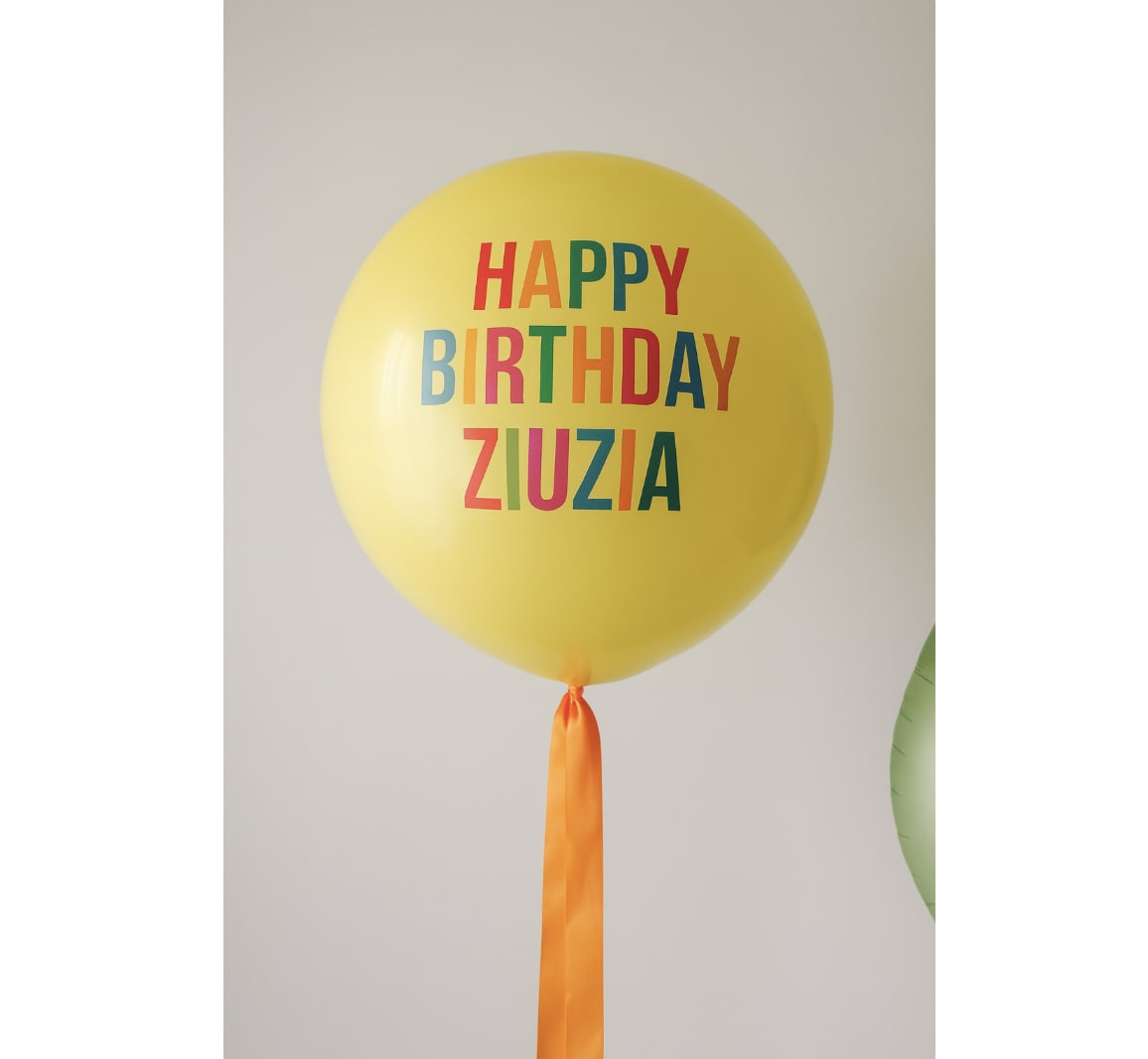 Balon z kolorowym napisem Happy Birthday Ziuzia